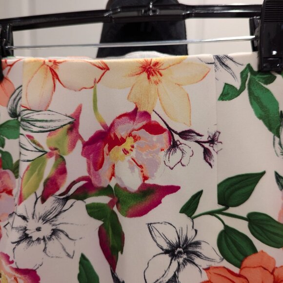 Gorgeous Floral Corset XXS and Pencil skirt XS set from GUESS - Picture 8 of 15